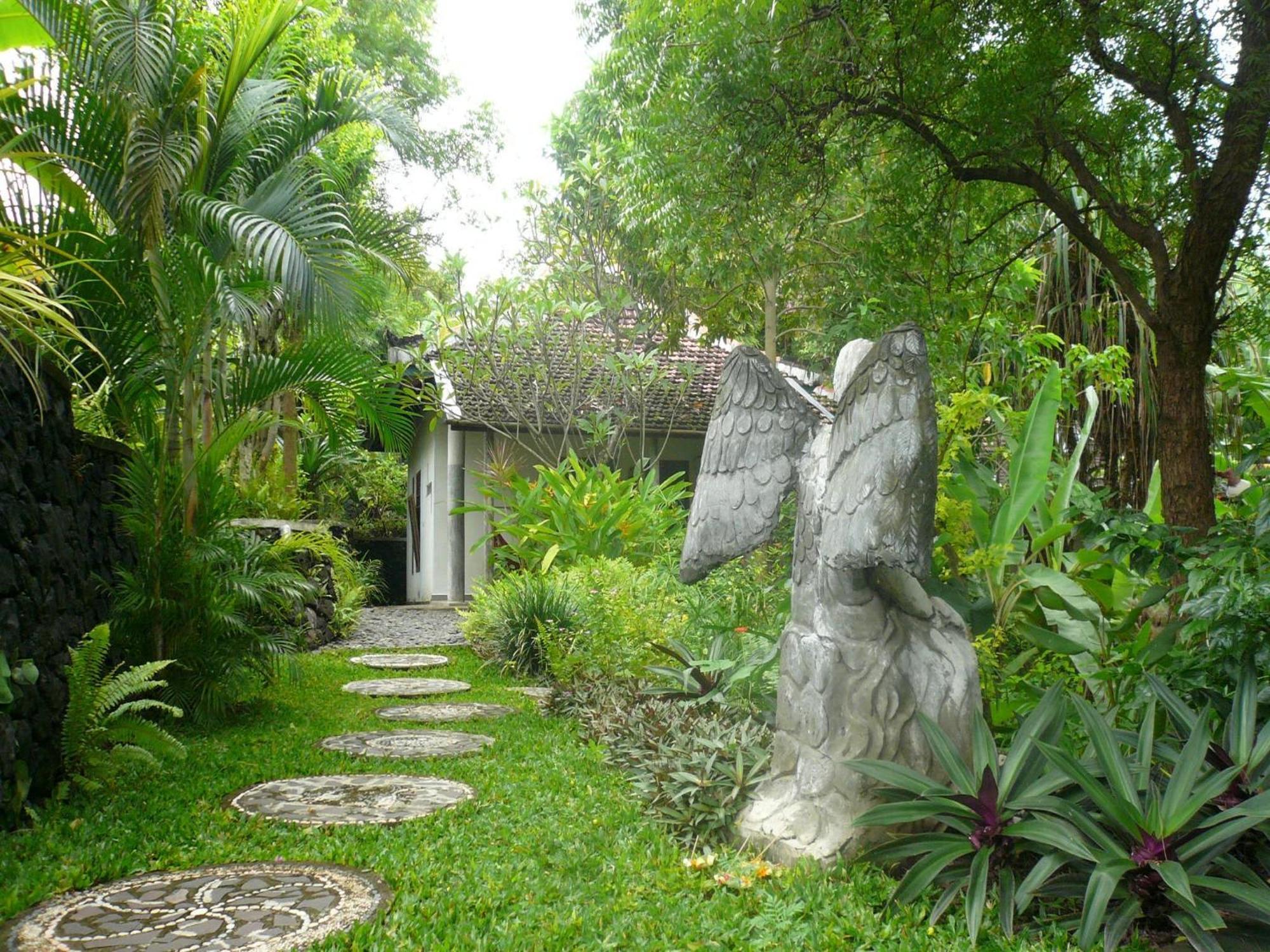 Sananda Bungalow โลวินา ภายนอก รูปภาพ