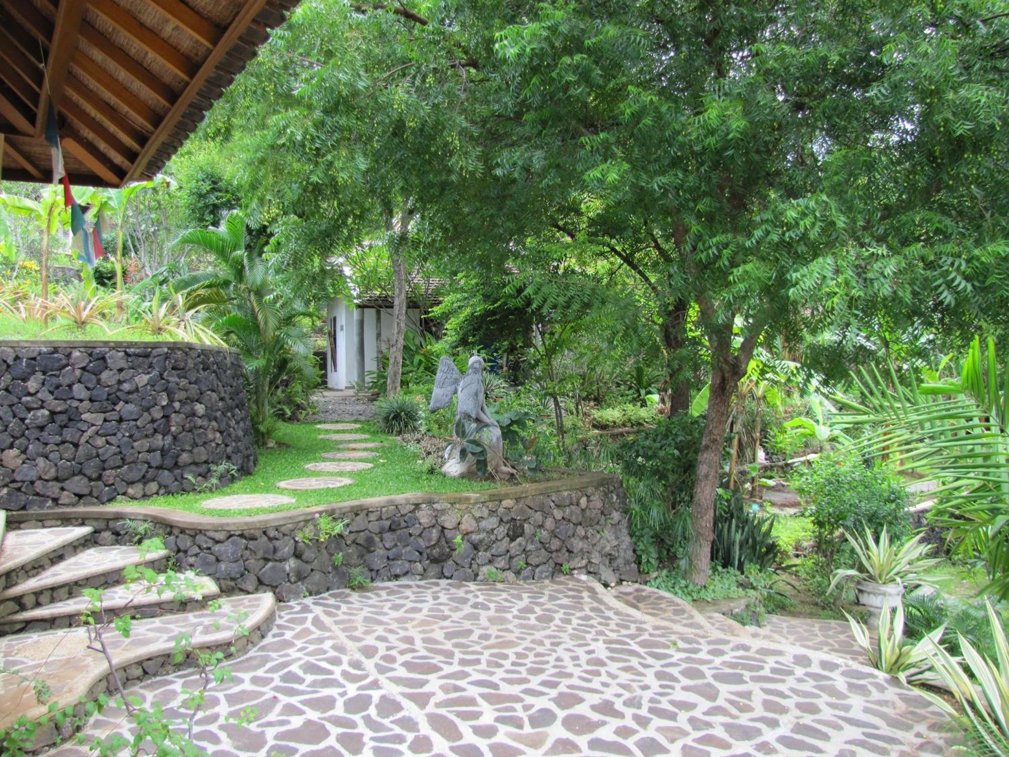 Sananda Bungalow โลวินา ภายนอก รูปภาพ