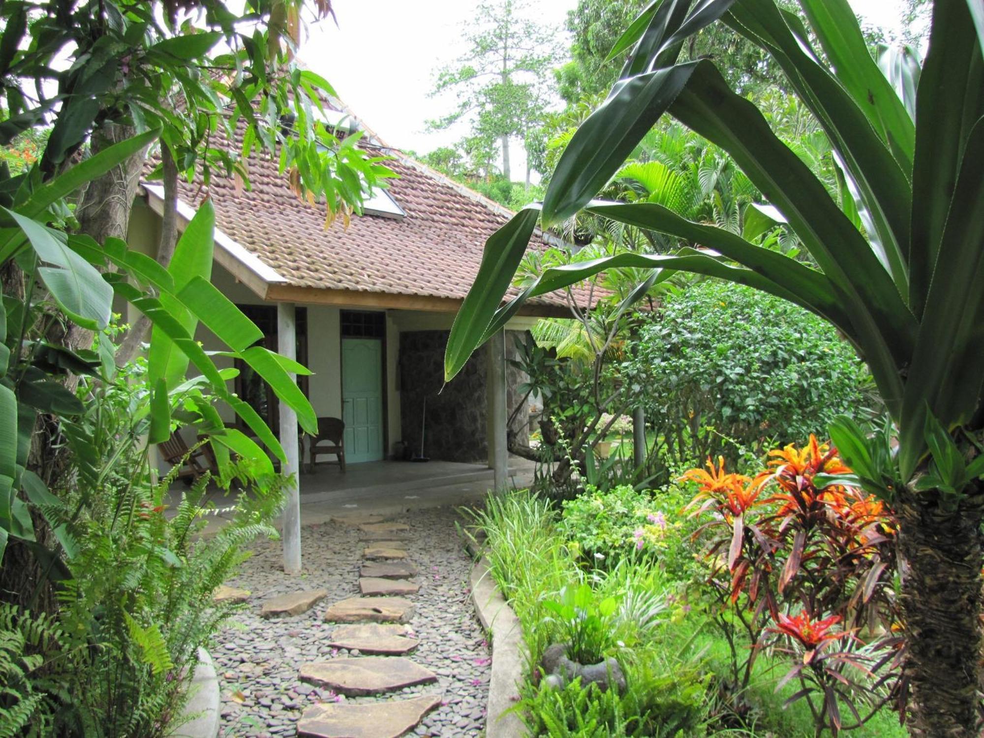 Sananda Bungalow โลวินา ภายนอก รูปภาพ